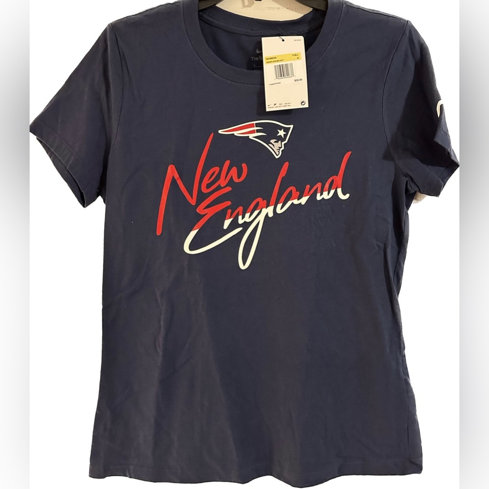 NWT Nike New England Patriots women’s NFL Team Apparel top, size Small